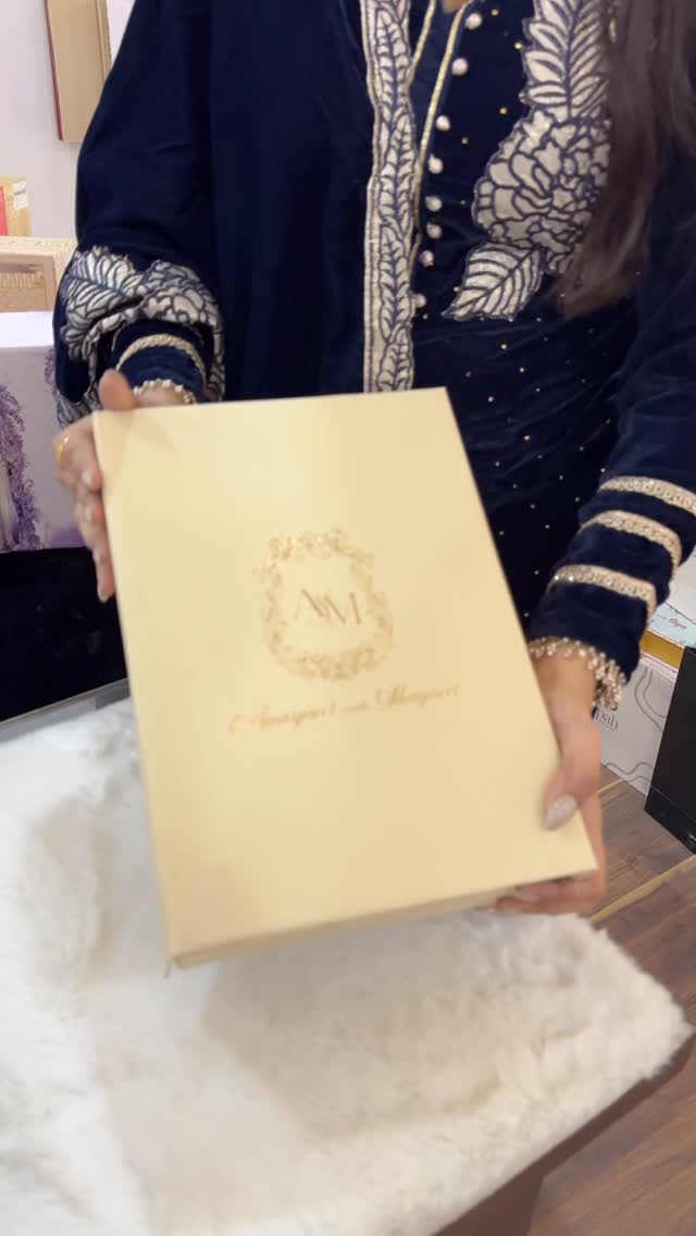 Customised your wedding invitation boxes 
#printingpress #printing #press #wedding #weddingcards #eeddinginvitation #invitation#weddingboxes